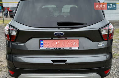 Внедорожник / Кроссовер Ford Escape 2018 в 