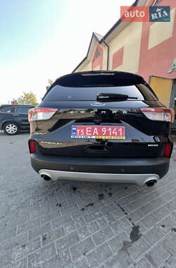 Внедорожник / Кроссовер Ford Escape 2021 в 