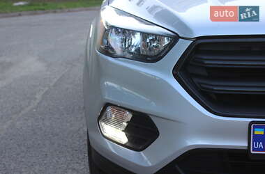 Внедорожник / Кроссовер Ford Escape 2019 в 