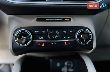 Внедорожник / Кроссовер Ford Escape 2019 в 