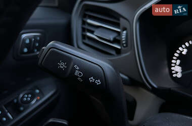 Внедорожник / Кроссовер Ford Escape 2019 в 