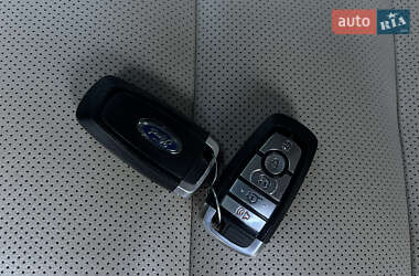 Внедорожник / Кроссовер Ford Escape 2019 в 
