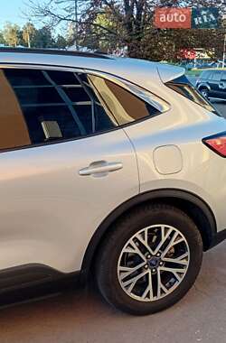 Внедорожник / Кроссовер Ford Escape 2020 в 