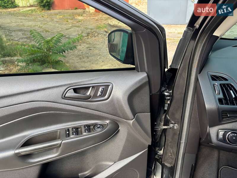 Внедорожник / Кроссовер Ford Escape 2014 в Николаеве