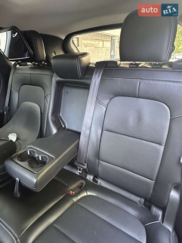 Внедорожник / Кроссовер Ford Escape 2020 в Киеве