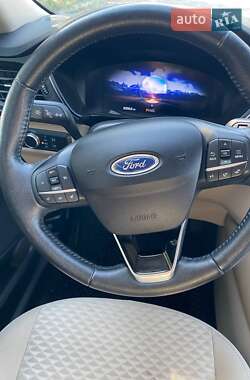 Позашляховик / Кросовер Ford Escape 2019 в 