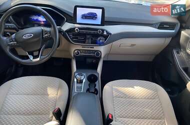 Позашляховик / Кросовер Ford Escape 2019 в 