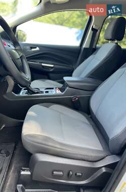 Внедорожник / Кроссовер Ford Escape 2017 в 