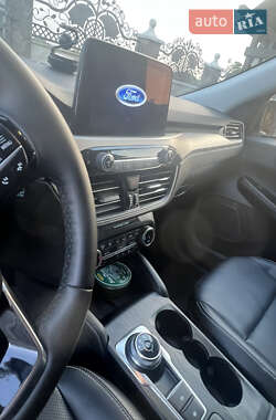 Внедорожник / Кроссовер Ford Escape 2022 в 
