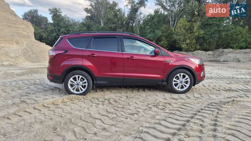 Внедорожник / Кроссовер Ford Escape 2018 в Днепре