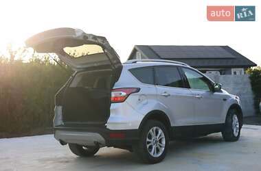 Позашляховик / Кросовер Ford Escape 2017 в 