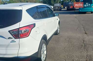 Внедорожник / Кроссовер Ford Escape 2016 в 