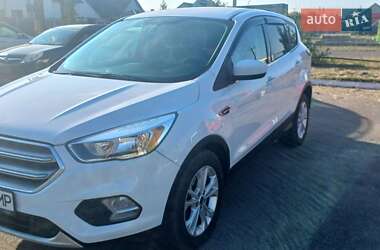 Внедорожник / Кроссовер Ford Escape 2016 в 
