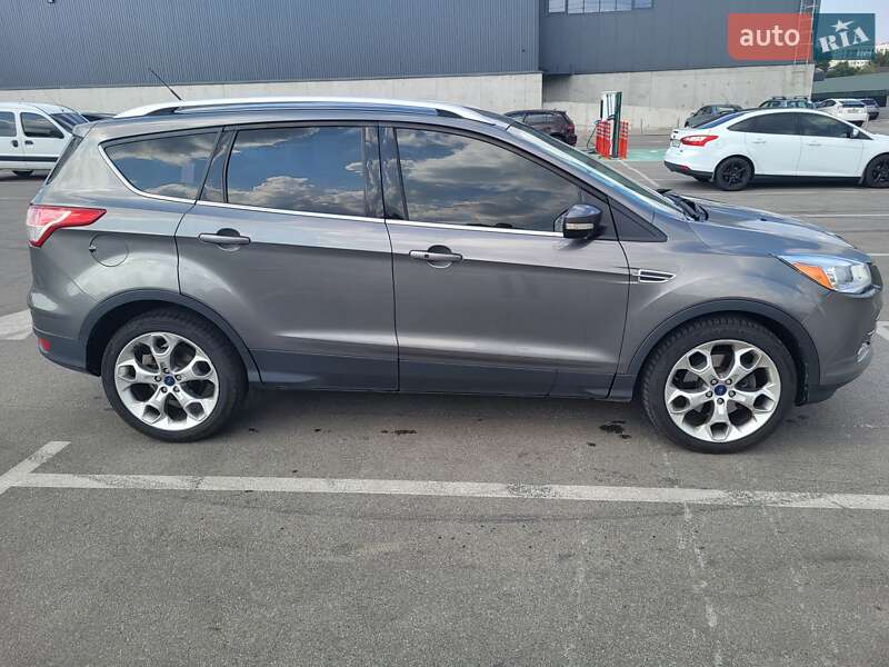 Внедорожник / Кроссовер Ford Escape 2014 в Ирпене