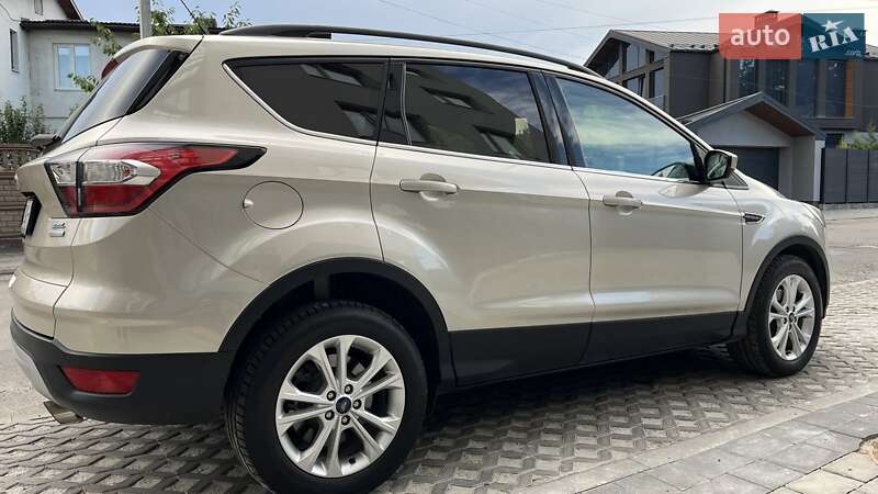 Внедорожник / Кроссовер Ford Escape 2018 в Ивано-Франковске