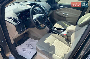 Внедорожник / Кроссовер Ford Escape 2016 в 