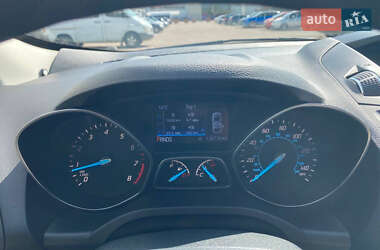 Внедорожник / Кроссовер Ford Escape 2016 в 