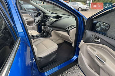 Внедорожник / Кроссовер Ford Escape 2017 в 