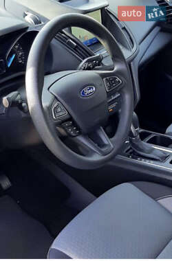 Позашляховик / Кросовер Ford Escape 2018 в 