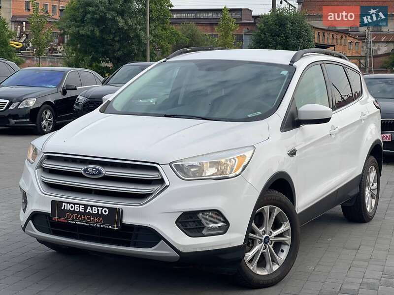 Внедорожник / Кроссовер Ford Escape 2018 в 