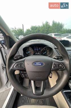 Внедорожник / Кроссовер Ford Escape 2018 в 