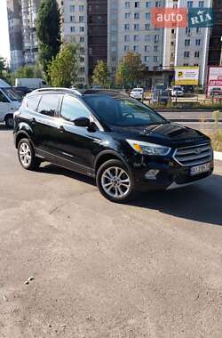 Внедорожник / Кроссовер Ford Escape 2018 в 