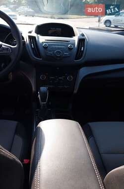 Внедорожник / Кроссовер Ford Escape 2018 в 