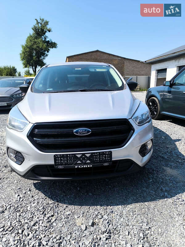 Позашляховик / Кросовер Ford Escape 2017 в Рівному