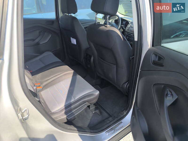 Позашляховик / Кросовер Ford Escape 2017 в Рівному