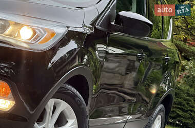 Внедорожник / Кроссовер Ford Escape 2019 в 