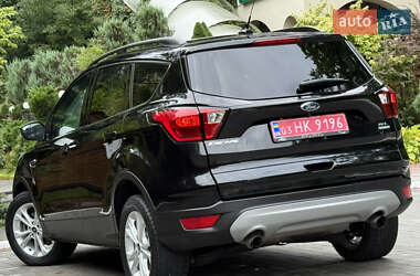 Внедорожник / Кроссовер Ford Escape 2019 в 