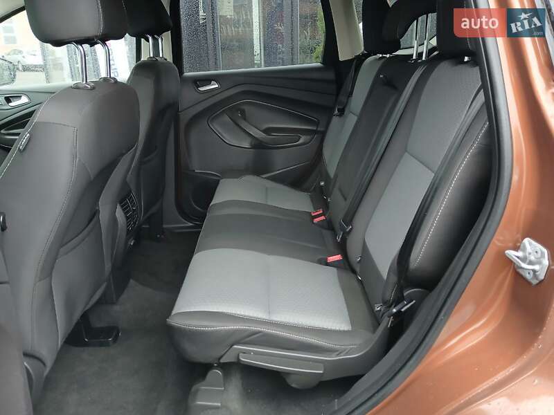 Внедорожник / Кроссовер Ford Escape 2016 в Луцке