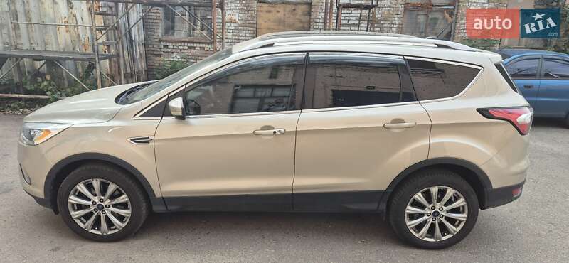 Внедорожник / Кроссовер Ford Escape 2017 в Киеве