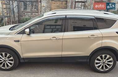 Внедорожник / Кроссовер Ford Escape 2017 в 