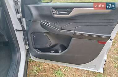 Внедорожник / Кроссовер Ford Escape 2022 в 