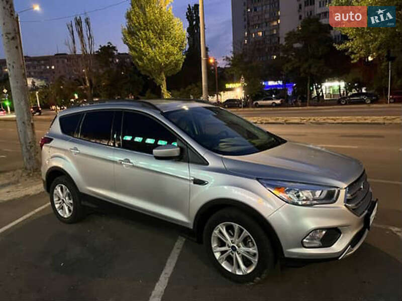 Внедорожник / Кроссовер Ford Escape 2019 в 