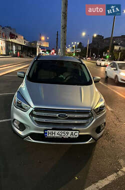 Внедорожник / Кроссовер Ford Escape 2019 в 