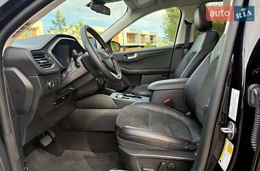 Внедорожник / Кроссовер Ford Escape 2022 в 