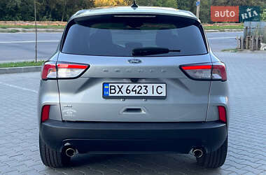 Позашляховик / Кросовер Ford Escape 2021 в 