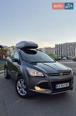 Внедорожник / Кроссовер Ford Escape 2015 в Вишневом
