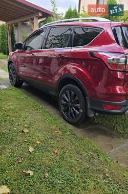 Внедорожник / Кроссовер Ford Escape 2016 в 