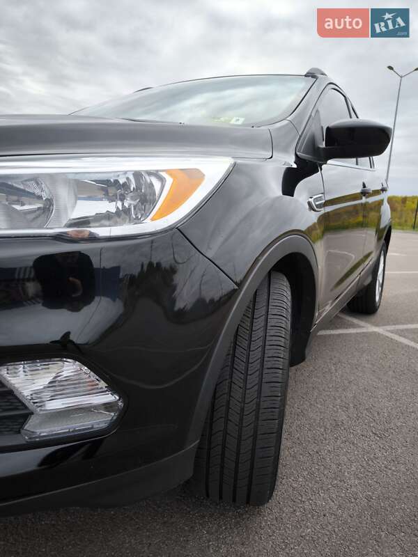 Внедорожник / Кроссовер Ford Escape 2018 в Ровно