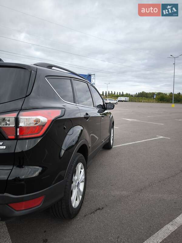 Внедорожник / Кроссовер Ford Escape 2018 в Ровно