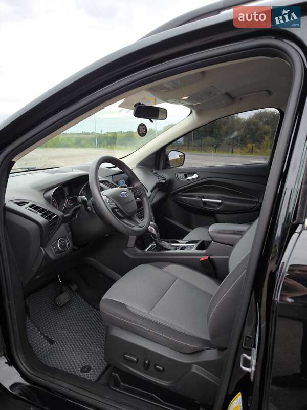 Внедорожник / Кроссовер Ford Escape 2018 в Ровно