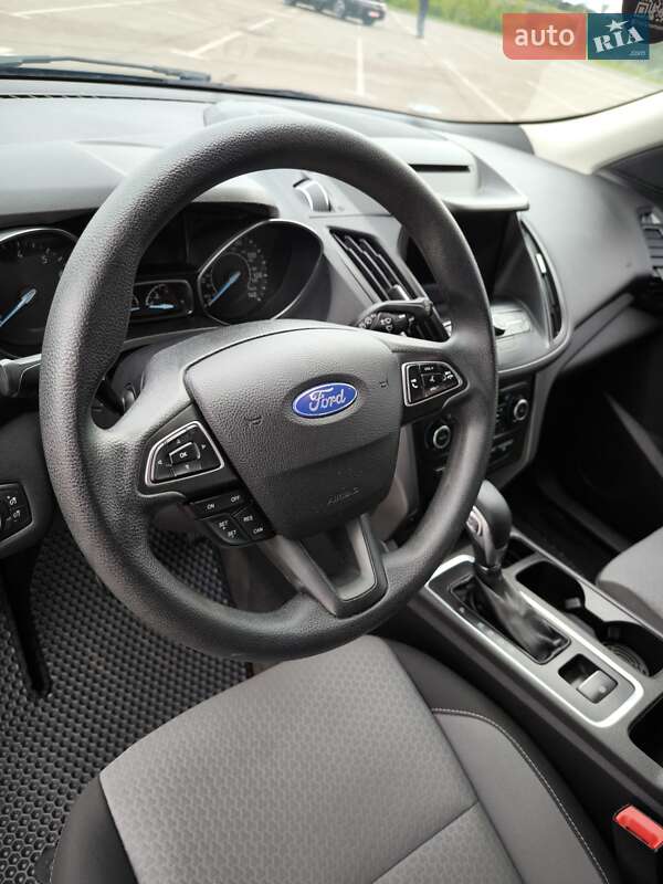 Внедорожник / Кроссовер Ford Escape 2018 в Ровно