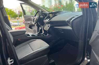 Позашляховик / Кросовер Ford Escape 2019 в 