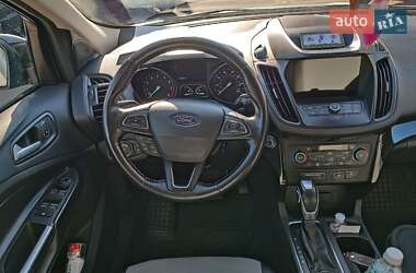 Внедорожник / Кроссовер Ford Escape 2019 в 