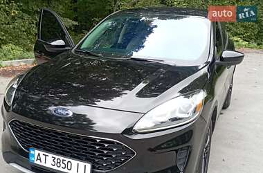Внедорожник / Кроссовер Ford Escape 2021 в 