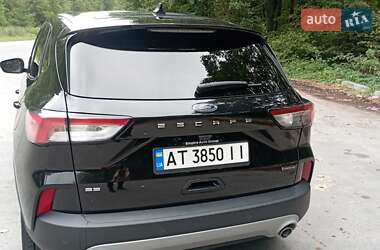 Позашляховик / Кросовер Ford Escape 2020 в 