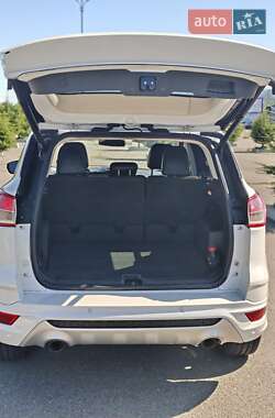 Позашляховик / Кросовер Ford Escape 2015 в 